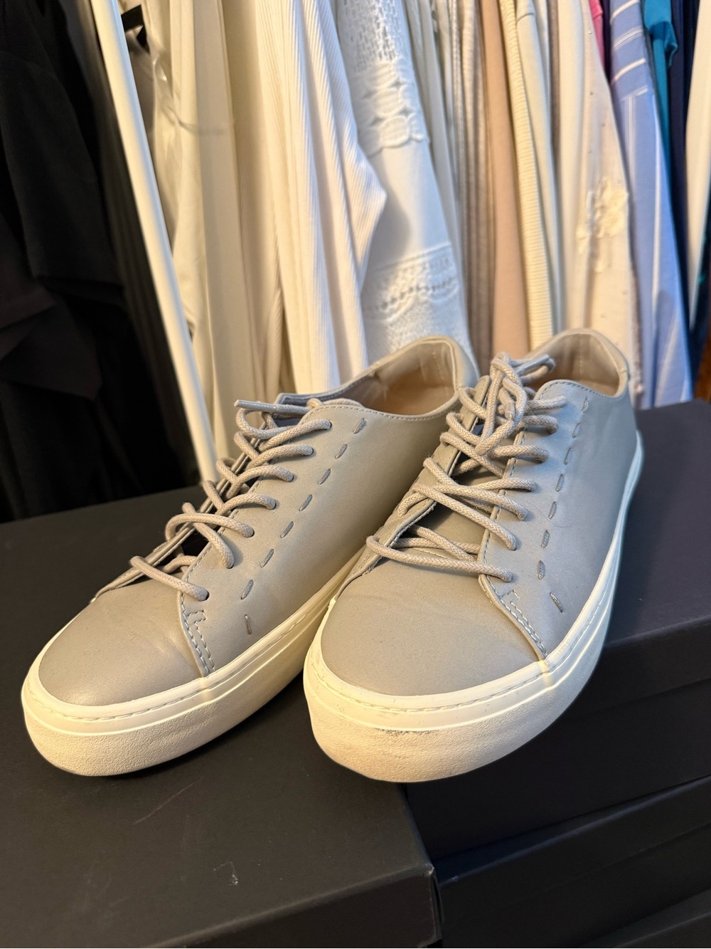 Universal Thread Women's Low-Top Lace-Up Sneakers — Light Taupe